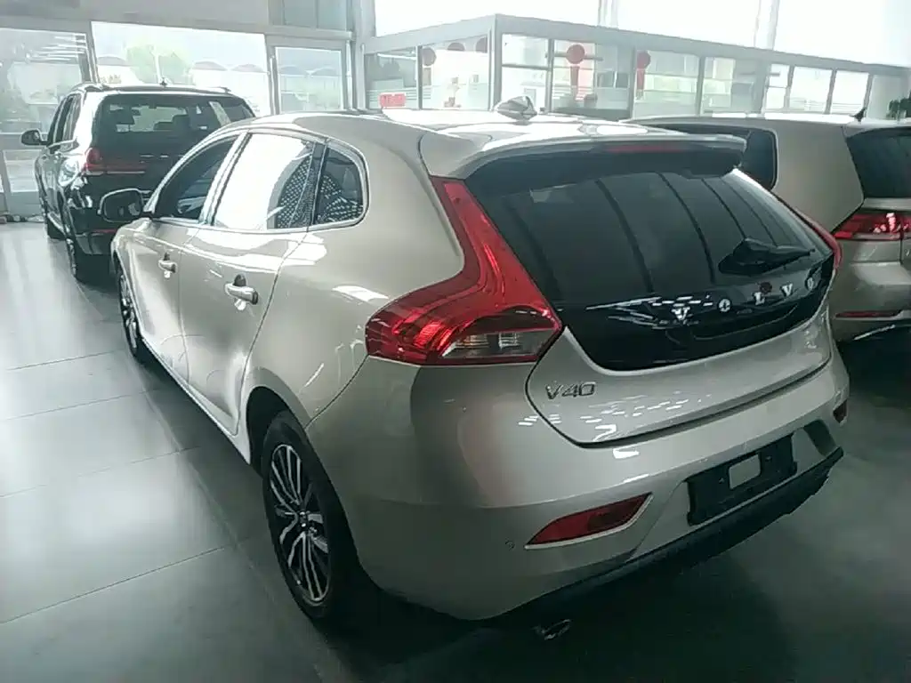 Volvo V40 2018 — фото 5