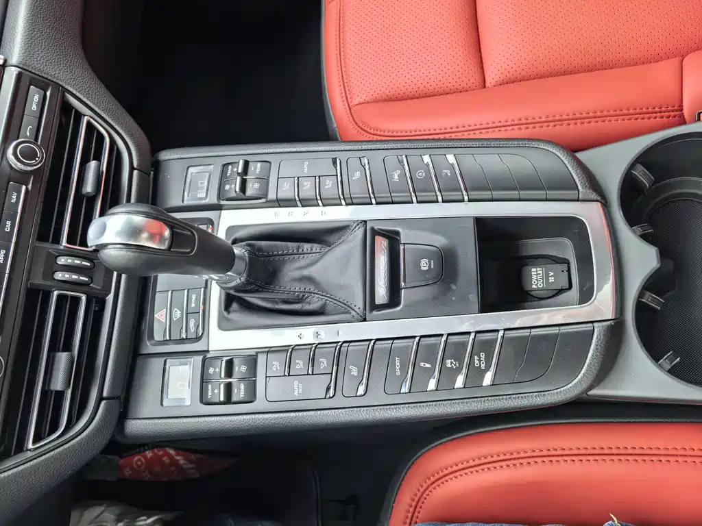Porsche Macan 2019 — фото 10