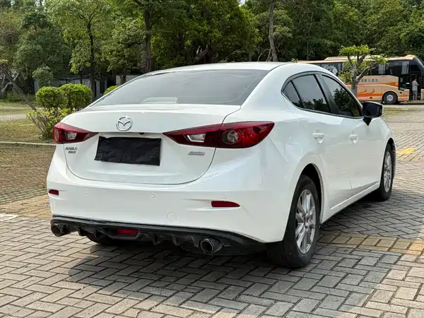Mazda 3 Axela 2016