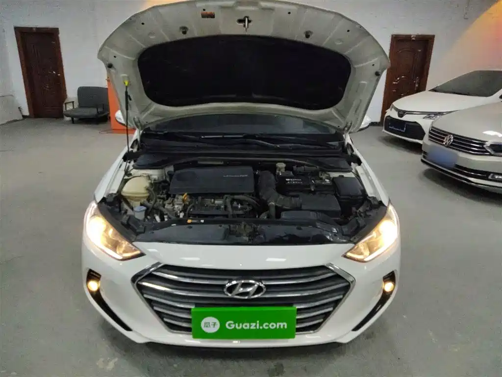 Hyundai Elantra 2018 — фото 16