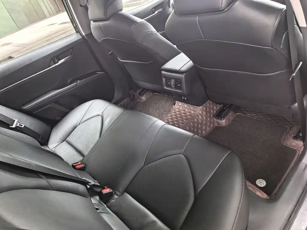 Toyota Camry 2019 — фото 13