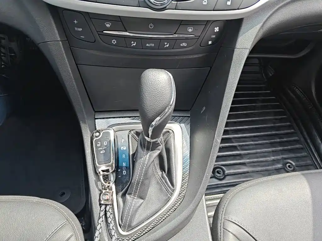 Buick Excelle 2016 — фото 14