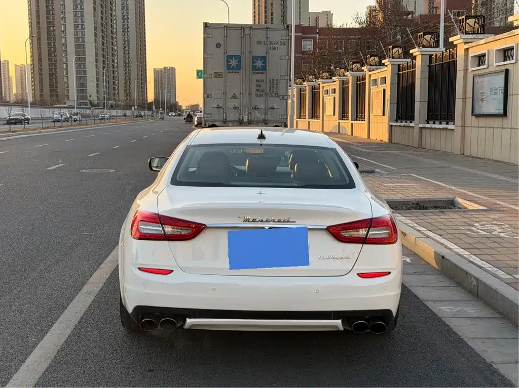 Maserati Quattroporte 2015 — фото 11