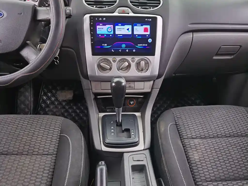 Ford Focus 2014 — фото 13