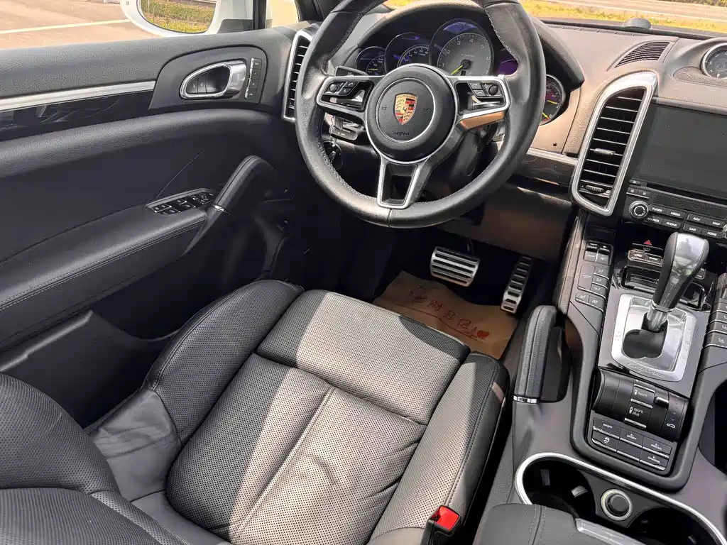 Porsche Cayenne Hybrid 2018 — фото 19
