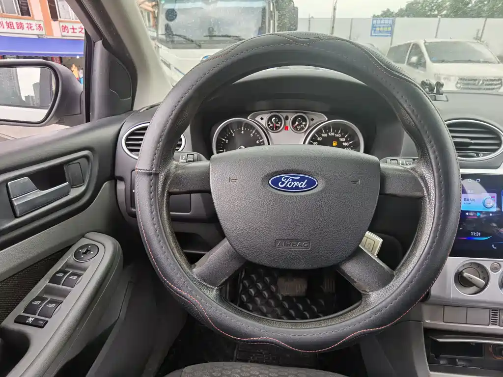 Ford Focus 2014 — фото 15