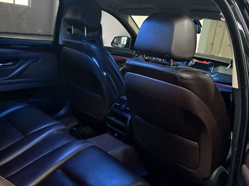 BMW 5 Series 2015 — фото 11