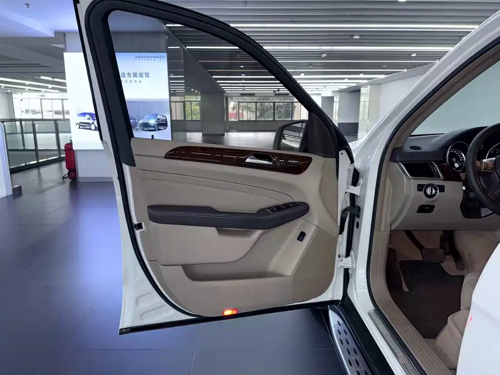 Mercedes-Benz M-Class 2013 — фото 16