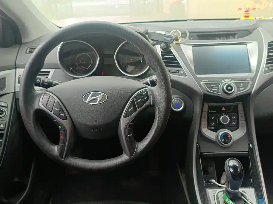 Hyundai Elantra Langdong 2017 — фото 12