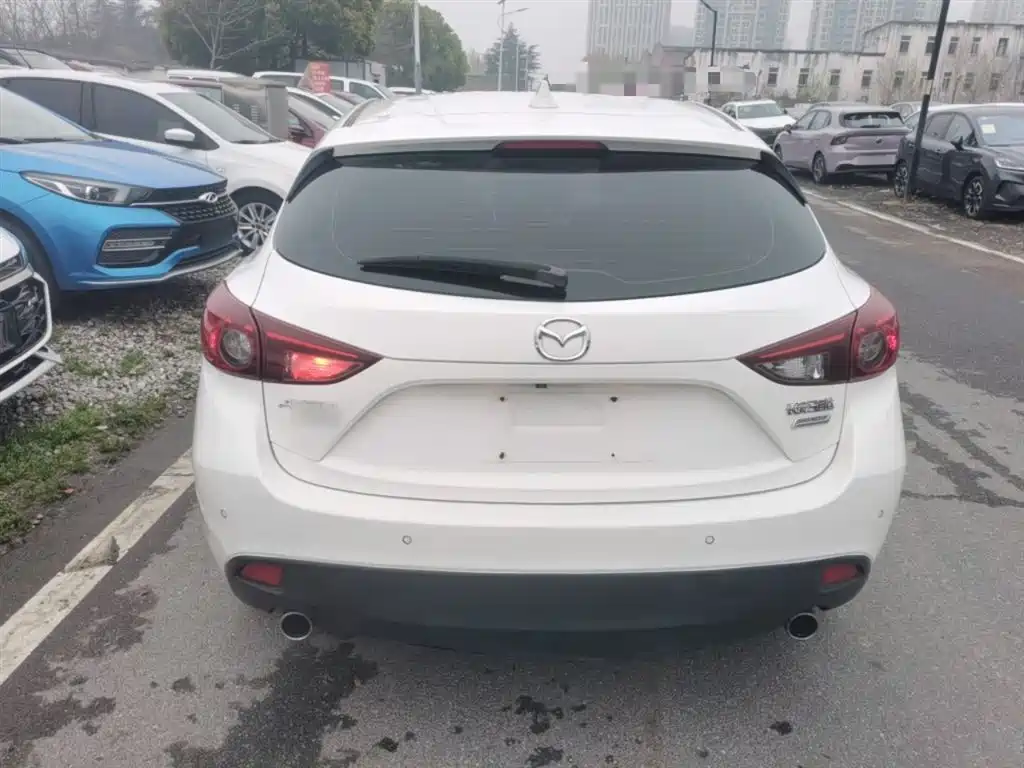Mazda 3 Axela 2016 — фото 4