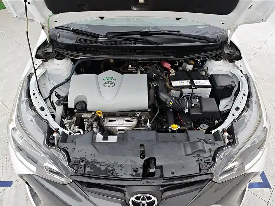 Toyota Yaris L 2017 — фото 10