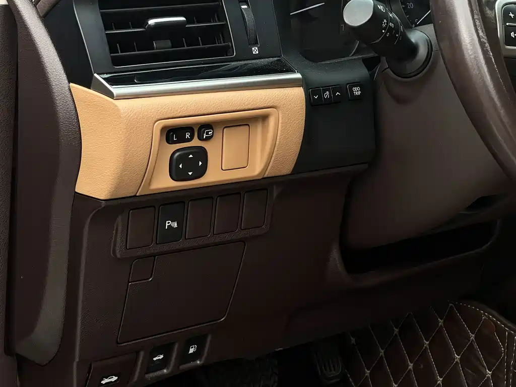 Lexus ES 2016 — фото 16