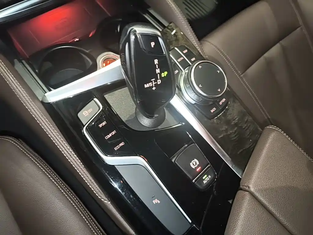 BMW 5 Series 2020 — фото 14