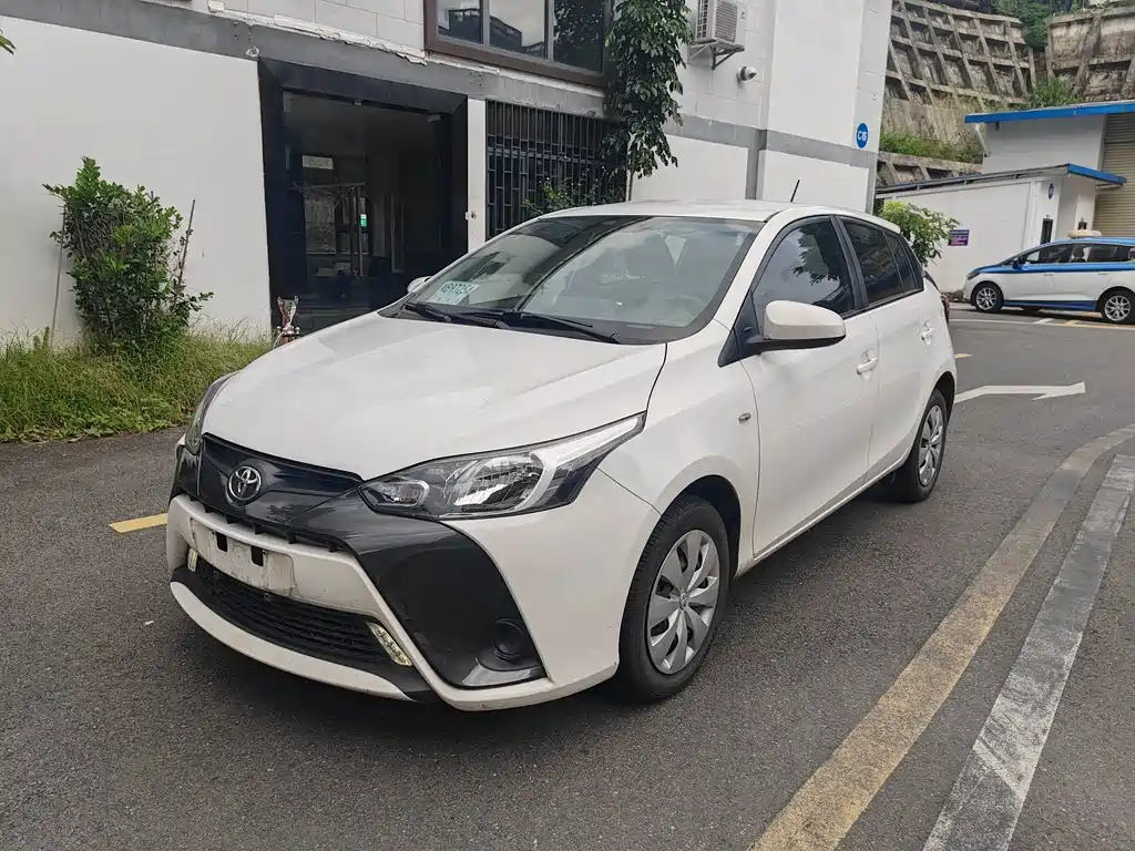 Toyota Yaris L 2017 — фото 1