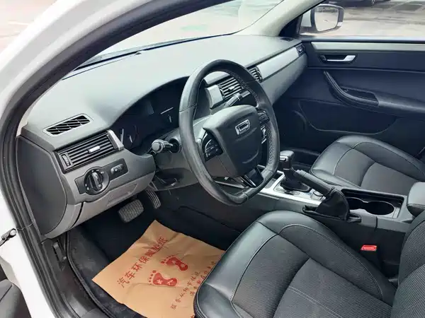 Qoros 3 2015