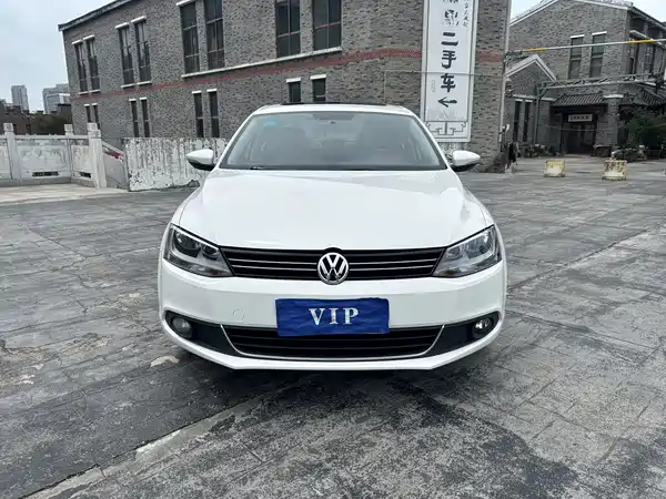 Volkswagen Sagitar 2014