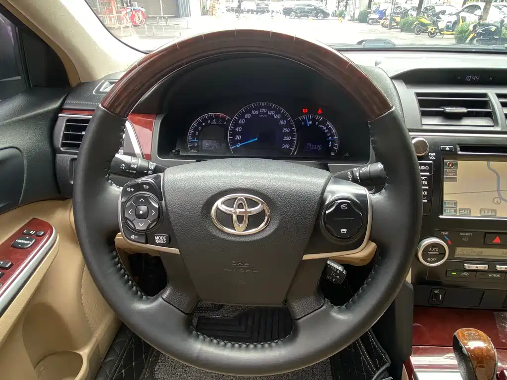 Toyota Camry 2012 — фото 14