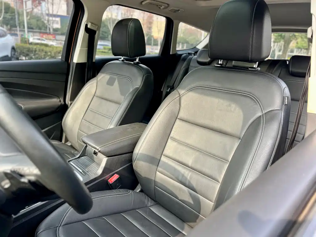 Ford Kuga 2018 — фото 11