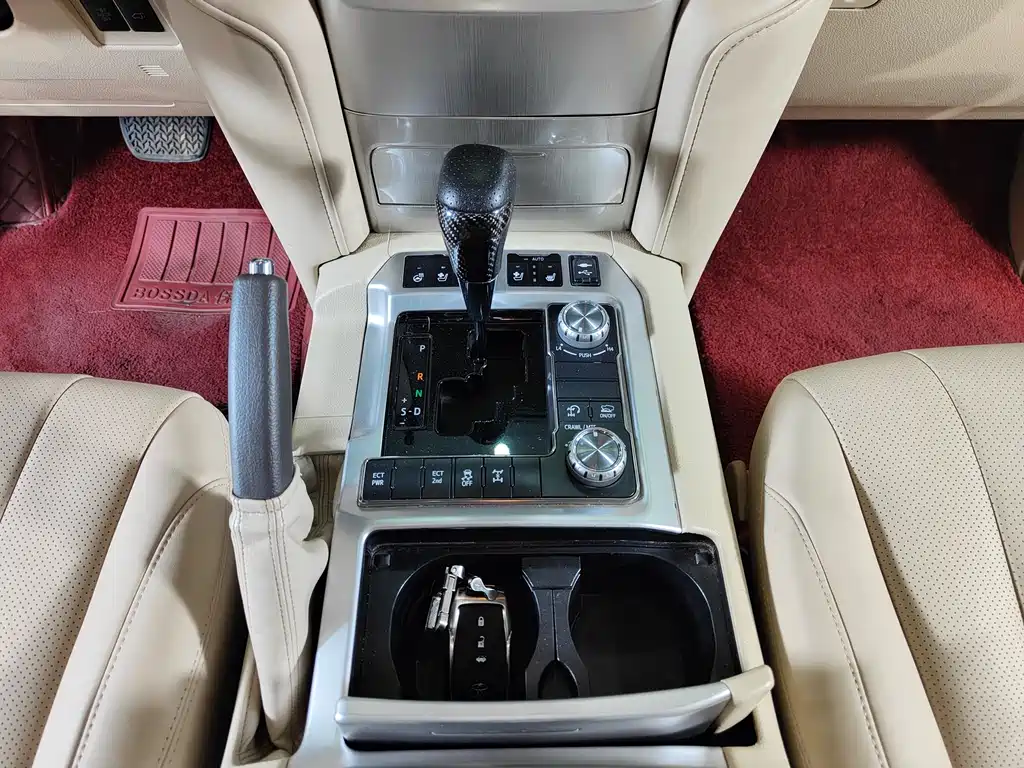 Toyota Land Cruiser 2019 — фото 12