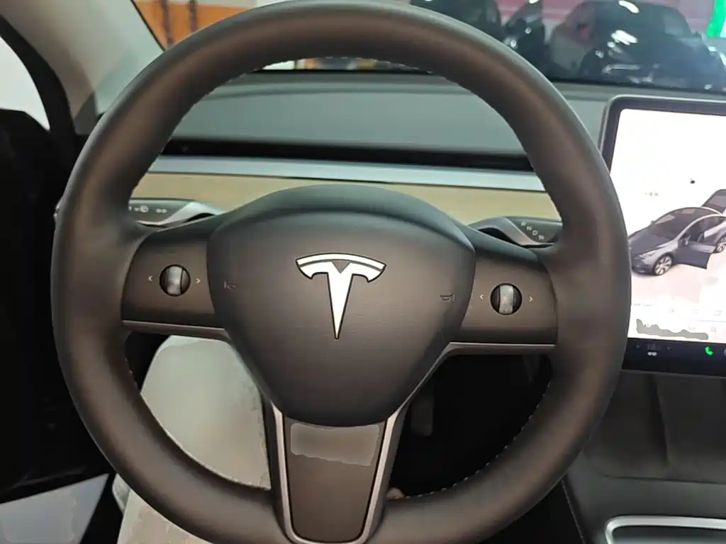 Tesla Model Y 2023 — фото 11