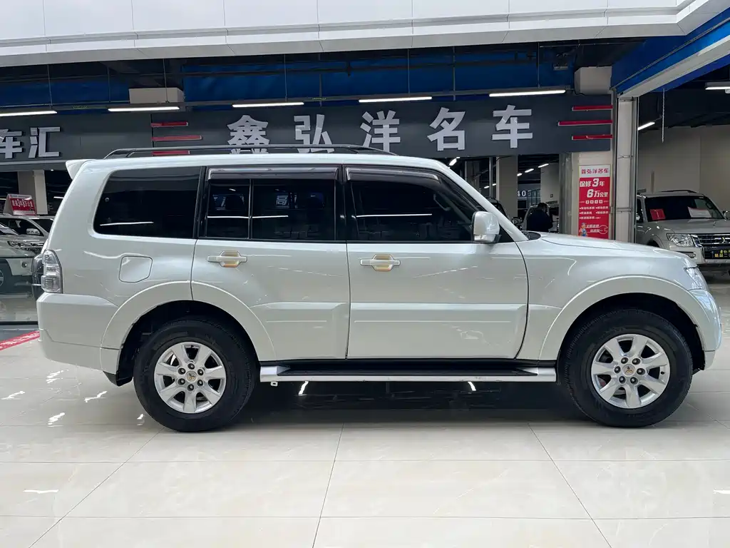 Mitsubishi Pajero 2017 — фото 4