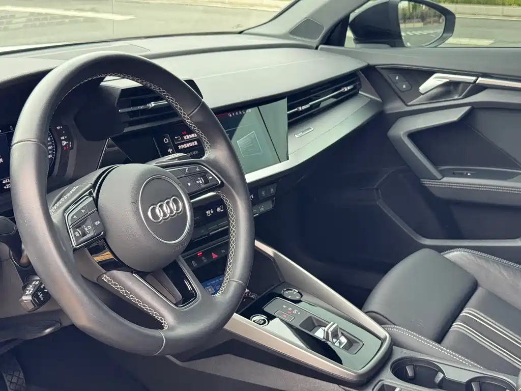 Audi A3 2023 — фото 14