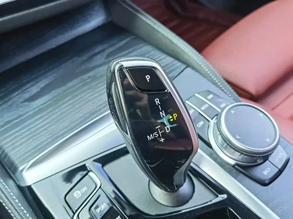 BMW 5 Series 2022 — фото 12