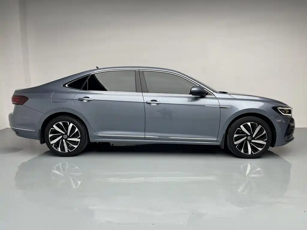 Volkswagen Passat 2022 — фото 19