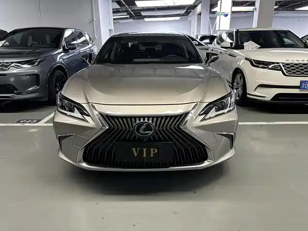 Lexus ES 2019