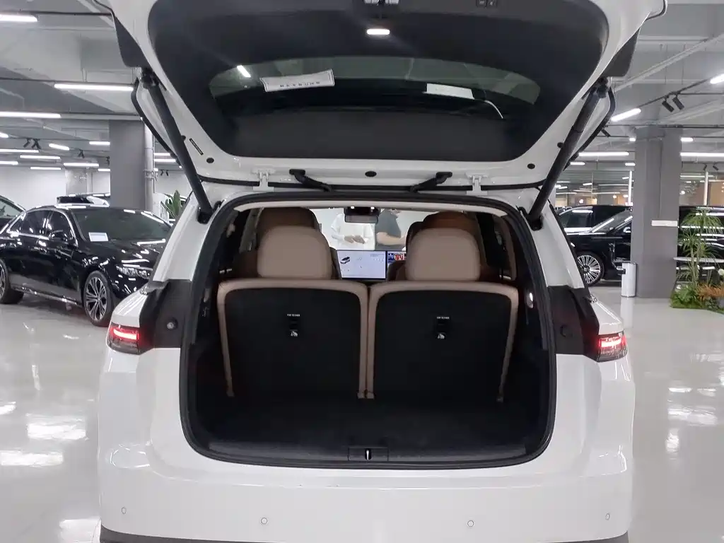 Li Auto i8 2026