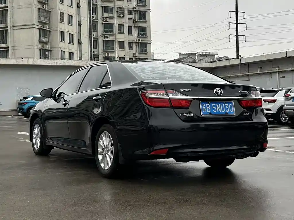Toyota Camry 2017 — фото 7