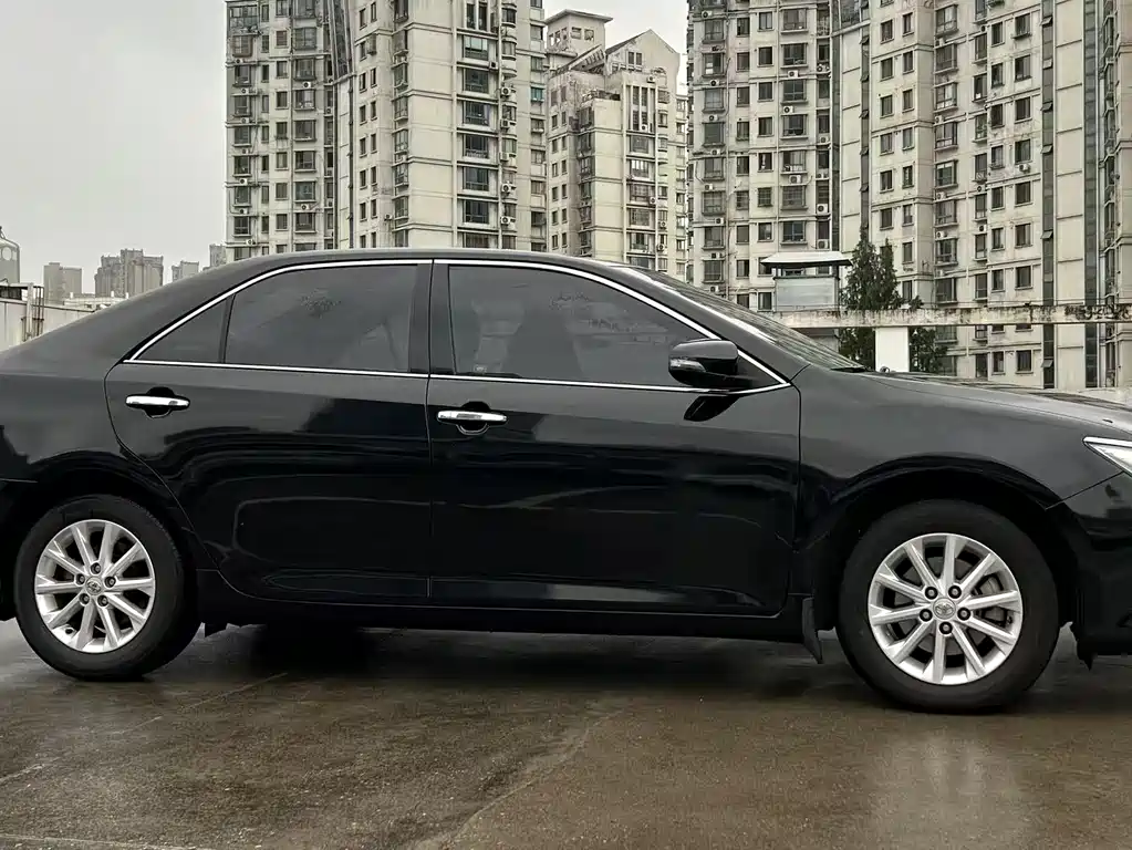 Toyota Camry 2017 — фото 11