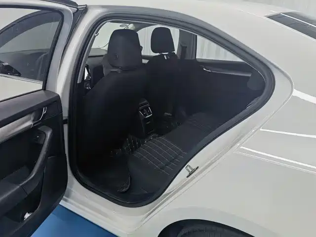 Skoda Octavia 2019 — фото 10