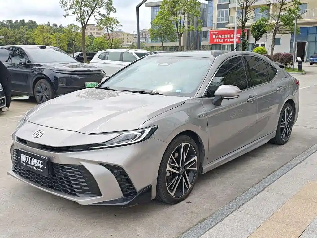 Toyota Camry 2024 — фото 1