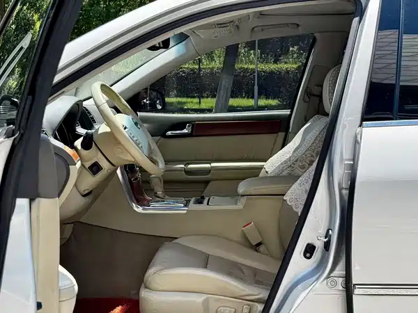 Nissan Fuga 2005