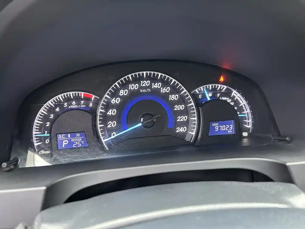 Toyota Camry 2017 — фото 10