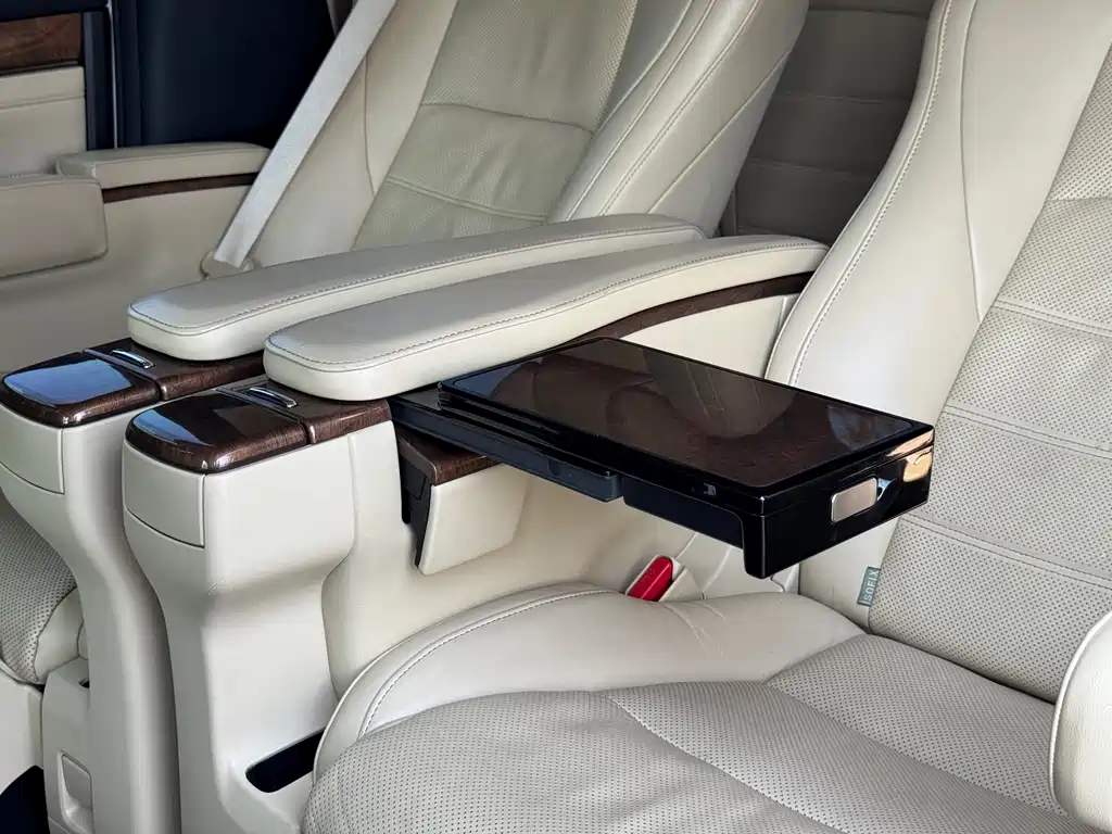 Toyota Alphard 2017 — фото 17