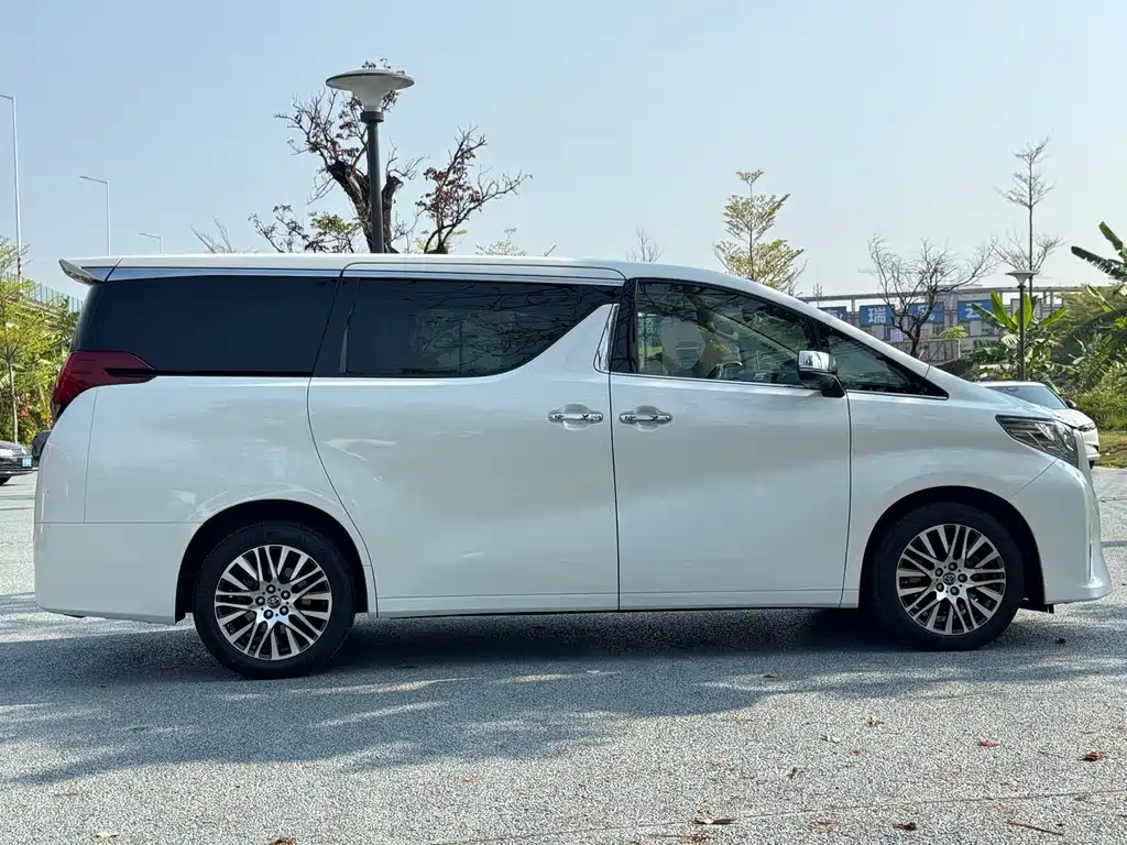 Toyota Alphard 2017 — фото 7