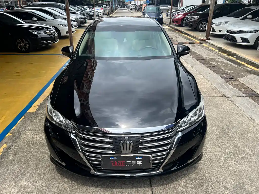 Toyota Crown 2016 — фото 3