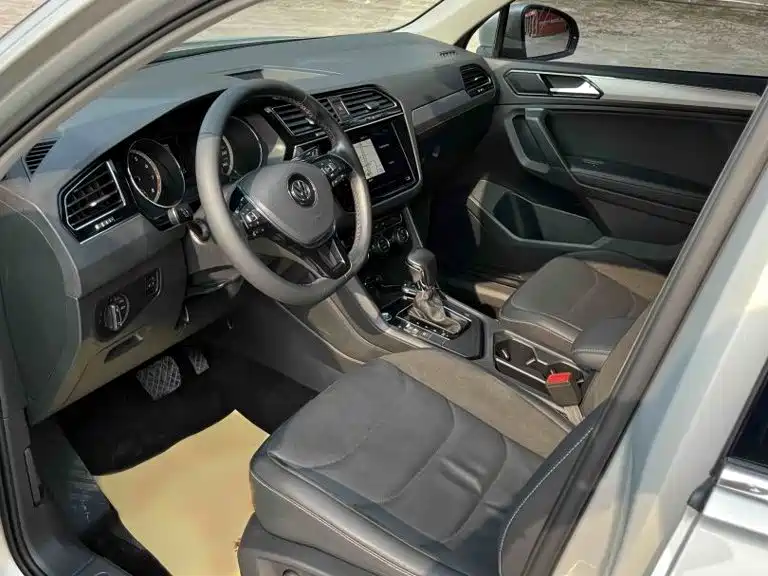 Volkswagen Tiguan L 2020 — фото 9