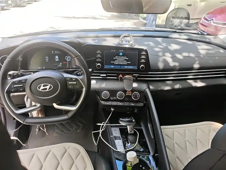 Hyundai Elantra 2025 — фото 12