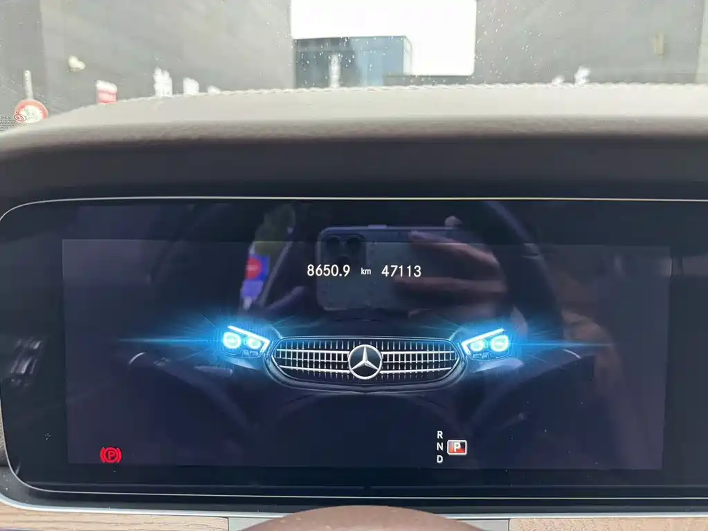 Mercedes-Benz E-Class 2023 — фото 12