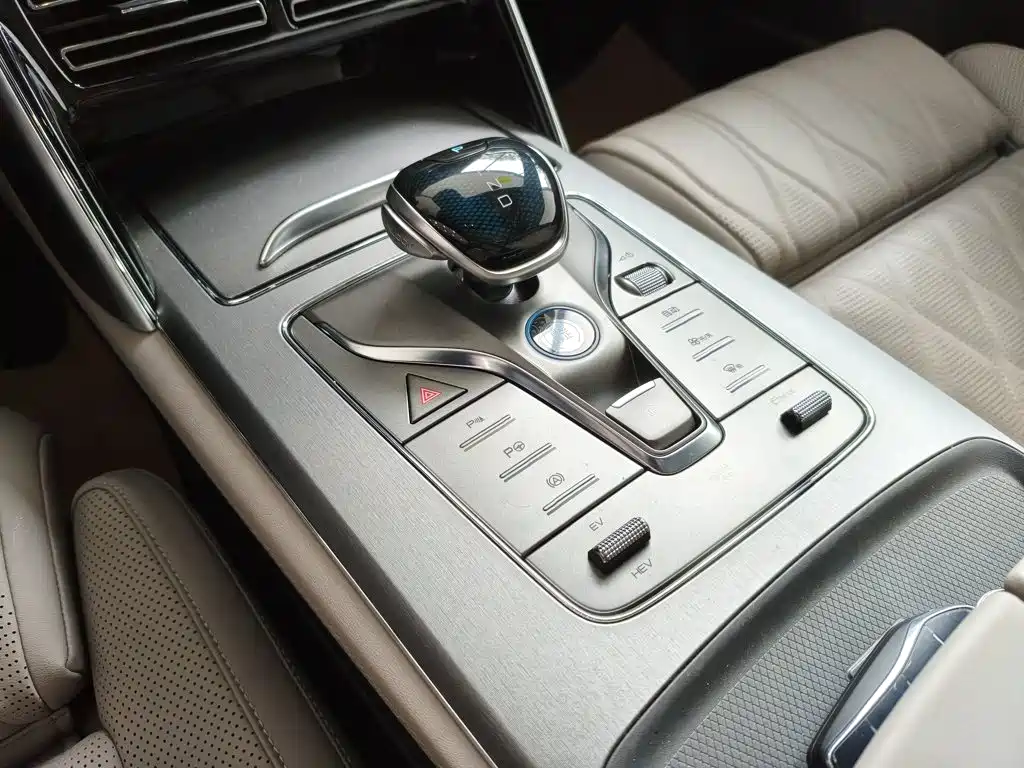 BYD Tang New Energy 2025 — фото 14