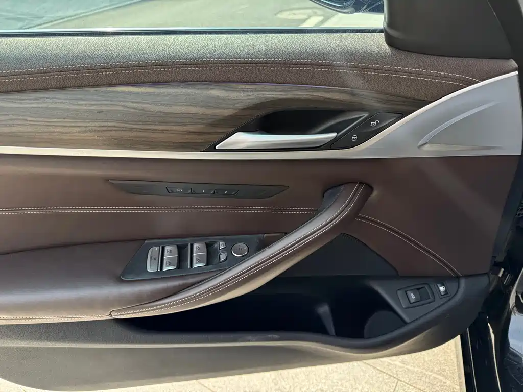 BMW 5 Series New Energy 2020 — фото 6
