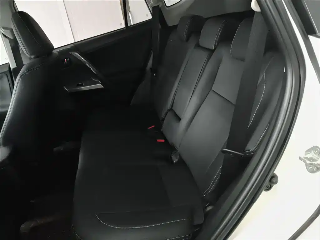 Toyota RAV4 2019 — фото 17