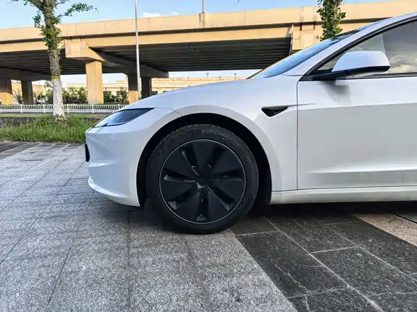 Tesla Model 3 2024