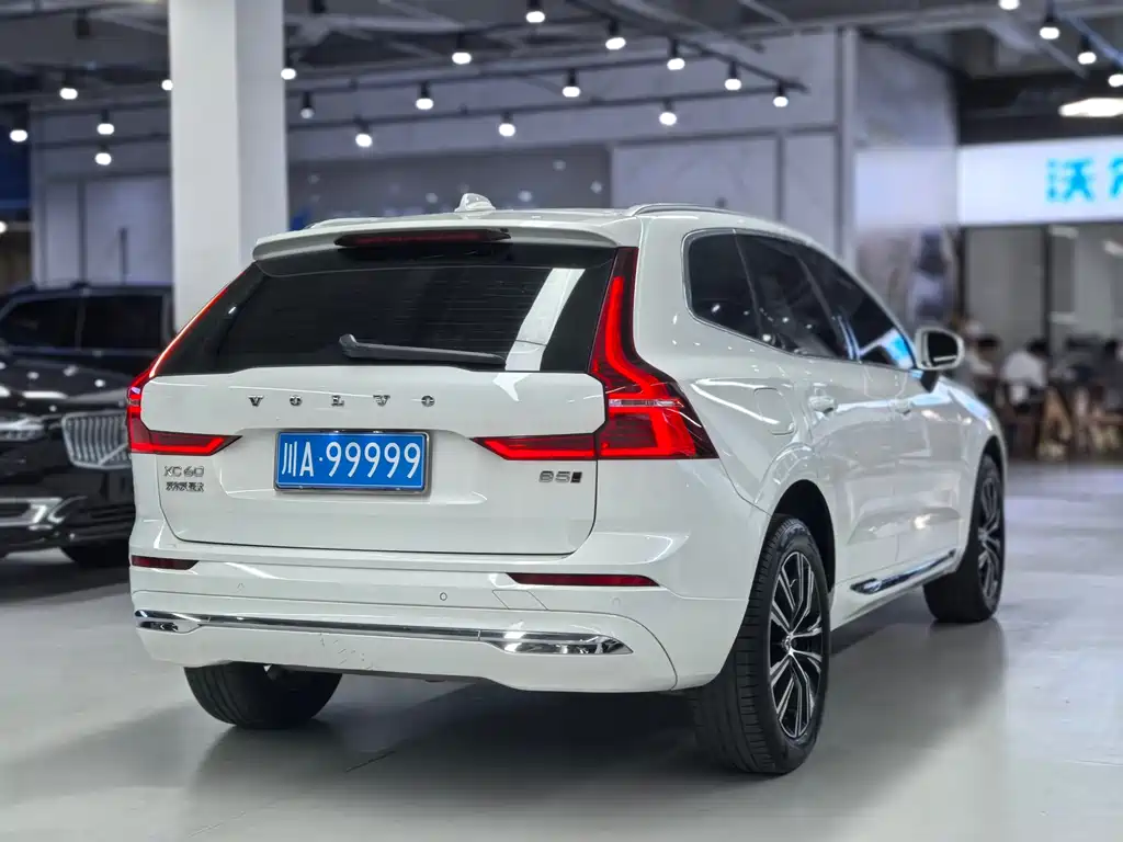Volvo XC60 2021 — фото 9