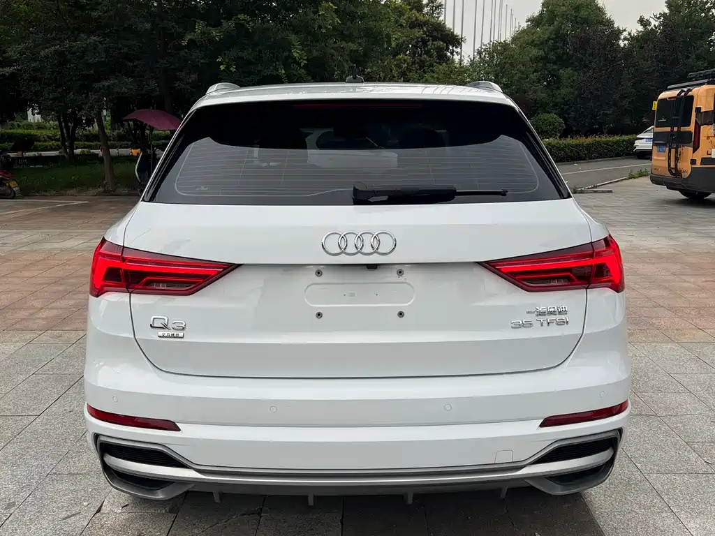 Audi Q3 2021 — фото 15