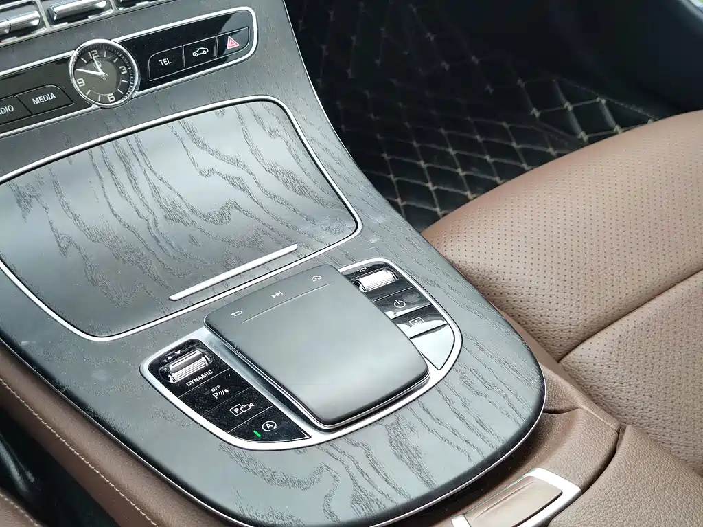 Mercedes-Benz E-Class 2020 — фото 16