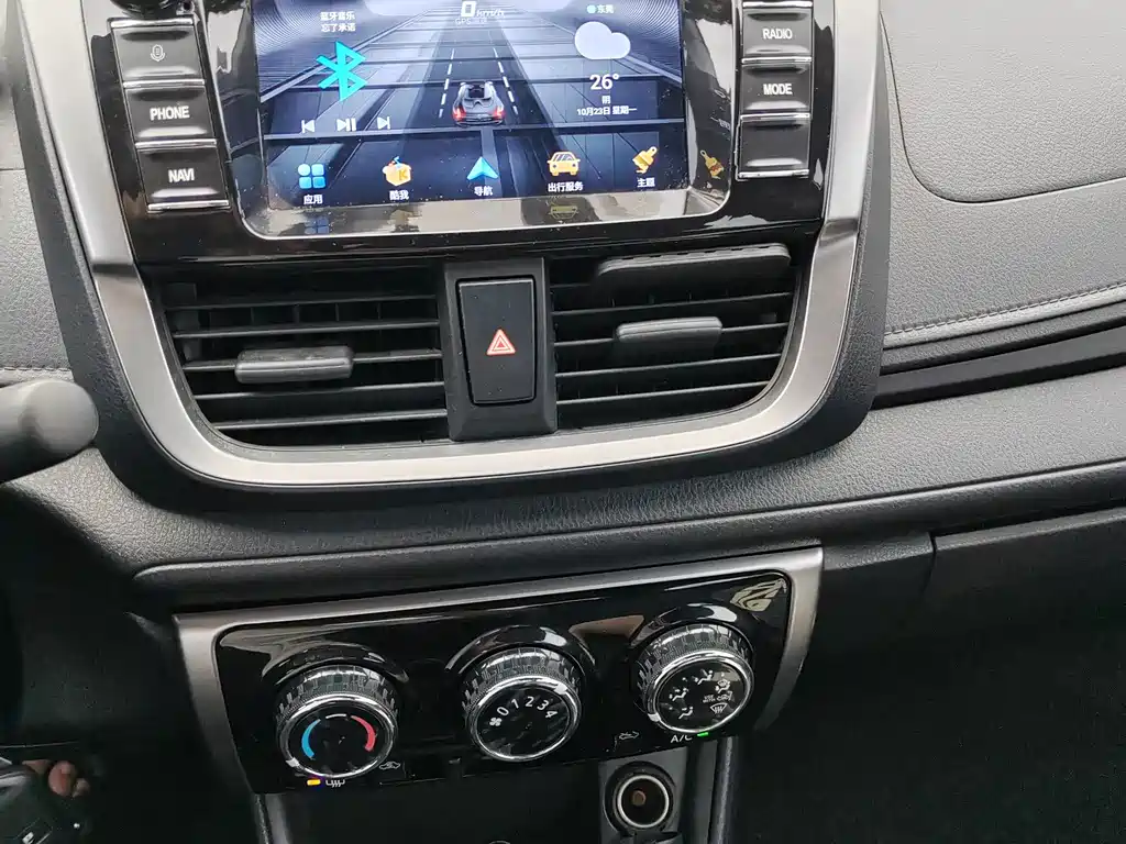 Toyota Yaris L 2019 — фото 13